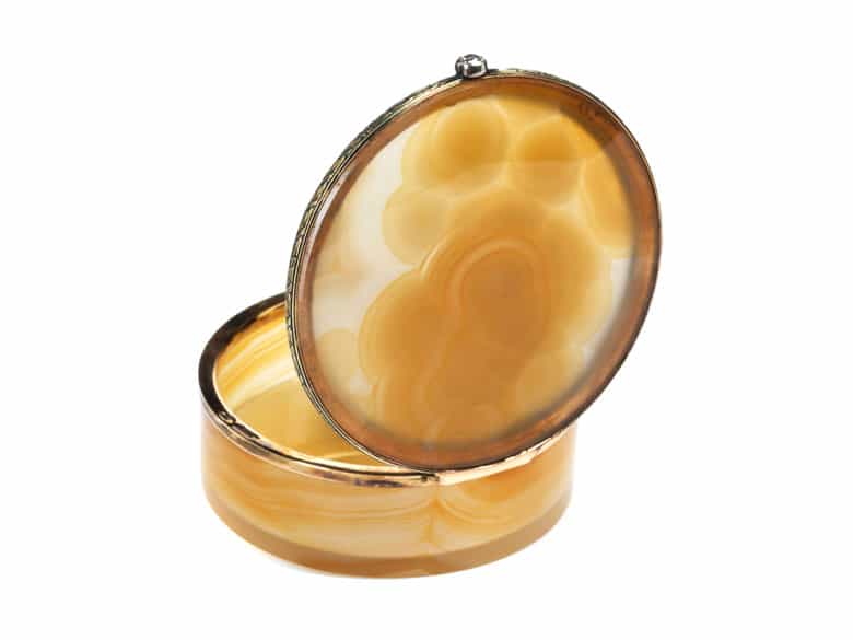 Detailabbildung: Runde Fabergé-Dose in aprikotfarbenem Achat