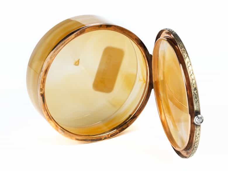 Detailabbildung: Runde Fabergé-Dose in aprikotfarbenem Achat