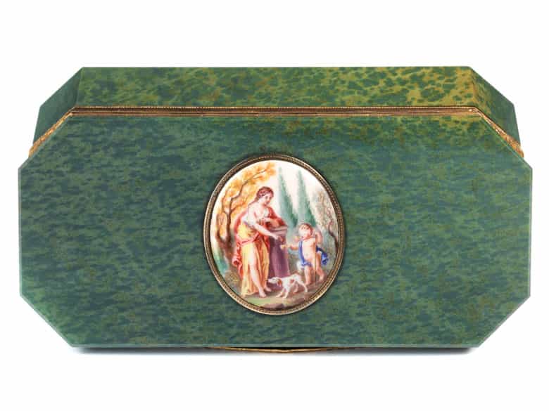 Detailabbildung: Längsrechteckige Deckeldose in grünem Halbedelstein