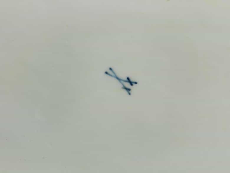 Detailabbildung: Meissener Terrine mit Presentoir