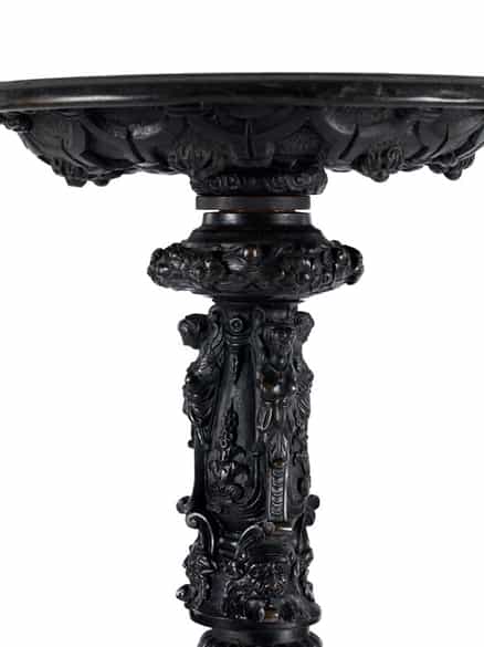 Detailabbildung: Große Torchère in Bronze mit Dekor im Renaissance-Stil