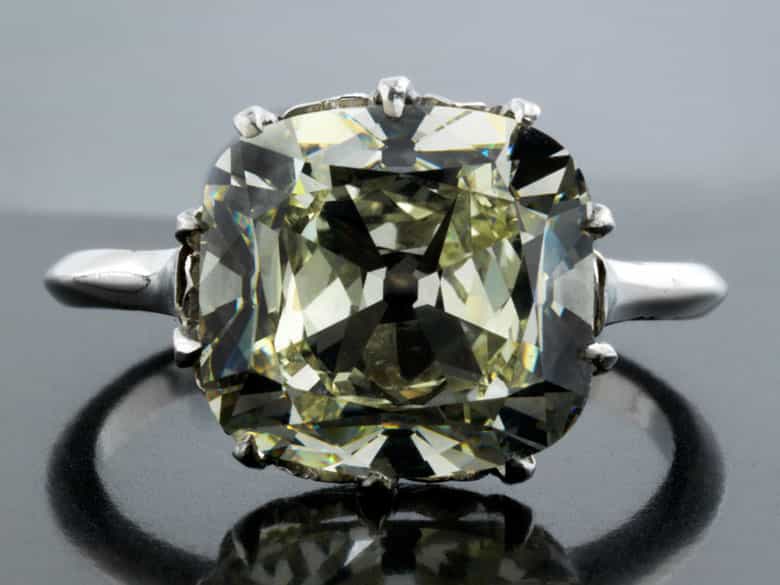 Detailabbildung: Großer Solitär-Diamantring