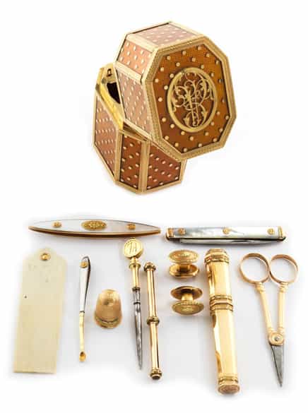 Detailabbildung: Goldenes Empire-Reisenecessaire