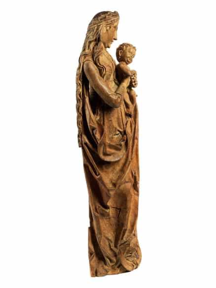 Detailabbildung: Schnitzfigur einer Mondsichelmadonna mit dem Kind