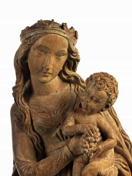 Detailabbildung: Schnitzfigur einer Mondsichelmadonna mit dem Kind