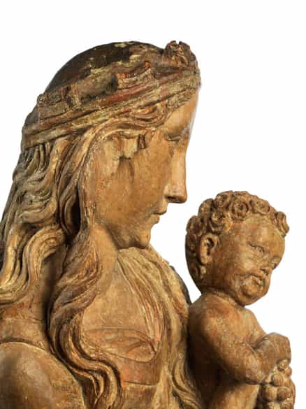 Detailabbildung: Schnitzfigur einer Mondsichelmadonna mit dem Kind