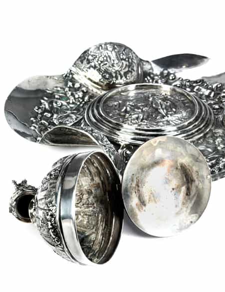 Detailabbildung: Silbernes Tintenzeug