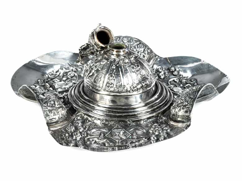 Detailabbildung: Silbernes Tintenzeug