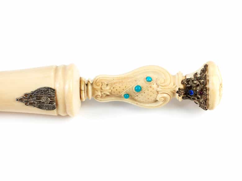 Detailabbildung: Torazeiger (Jad) in Elfenbein