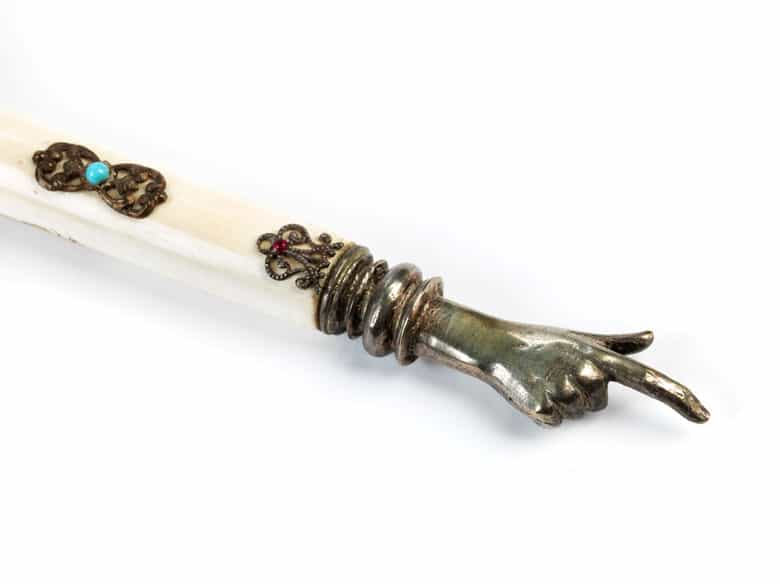 Detailabbildung: Torazeiger (Jad) für den jüdischen Gottesdienst