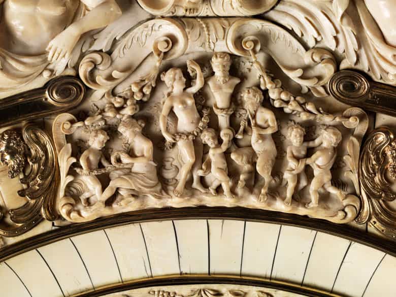 Detailabbildung: Prachtvolle große Schauplatte in Elfenbein mit vergoldeten Silberapplikationen
