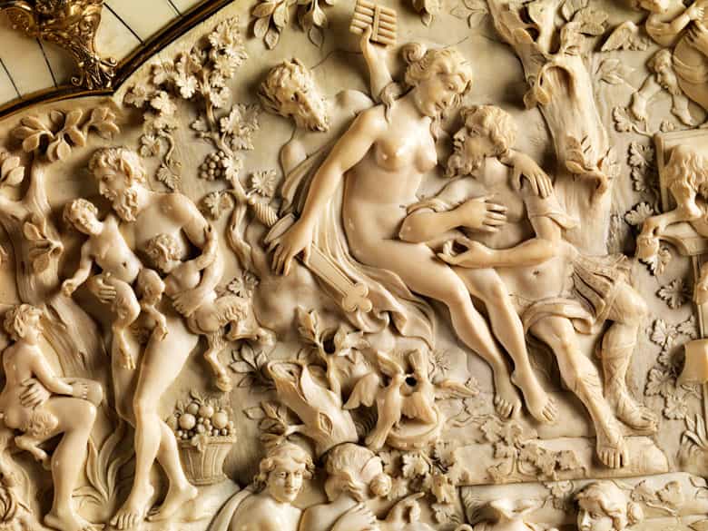 Detailabbildung: Prachtvolle große Schauplatte in Elfenbein mit vergoldeten Silberapplikationen