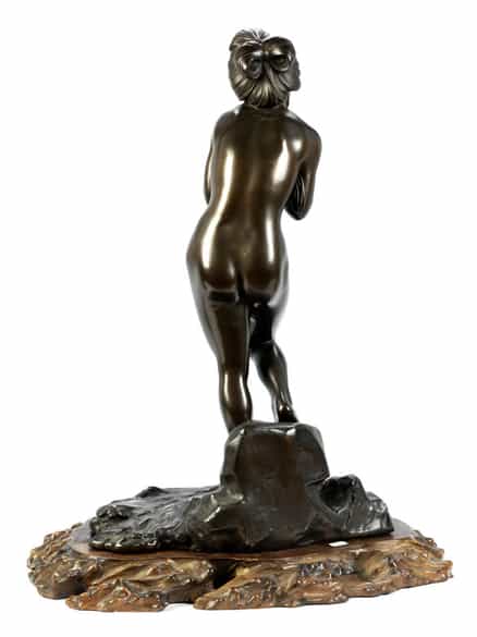 Detailabbildung: Japanische Bronzefigur einer Badenden