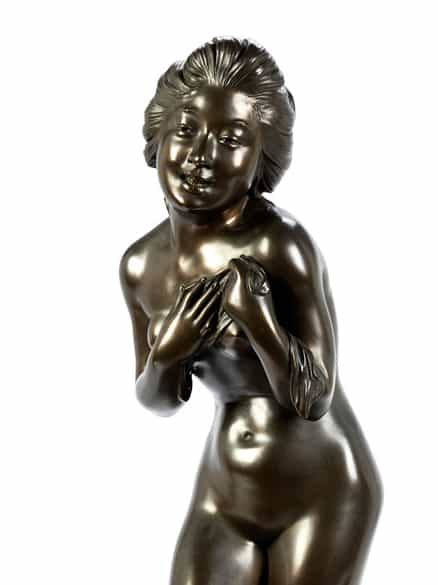 Detailabbildung: Japanische Bronzefigur einer Badenden