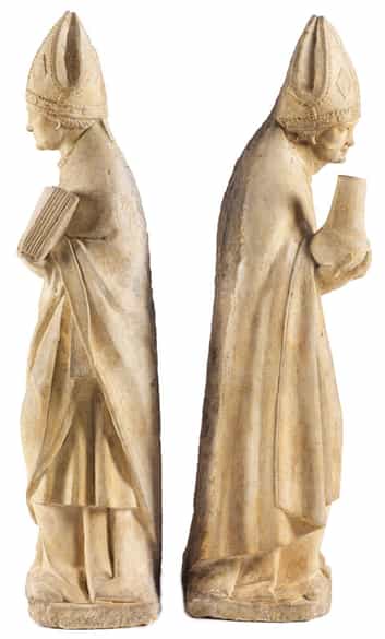 Detailabbildung: Zwei rundplastische Steinfiguren Heiliger Bischöfe