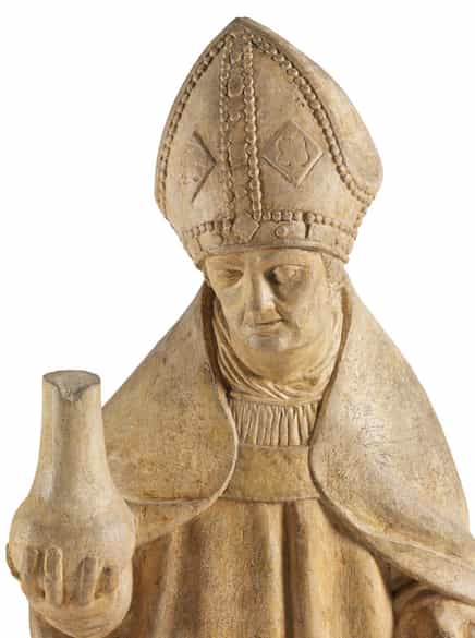 Detailabbildung: Zwei rundplastische Steinfiguren Heiliger Bischöfe