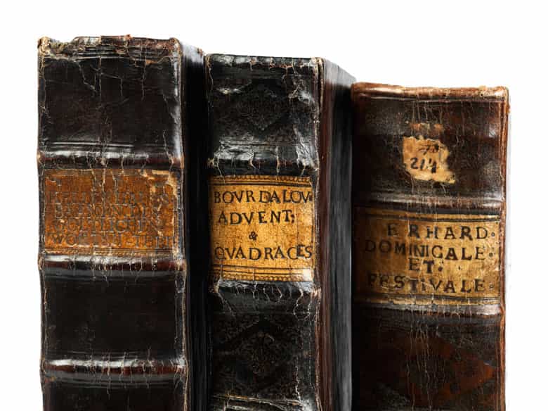 Detailabbildung: Drei christliche Bücher
