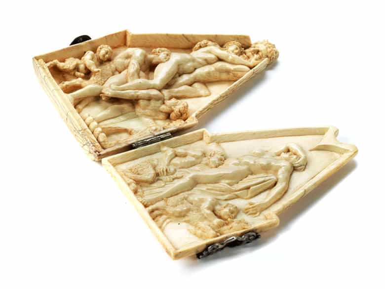 Detailabbildung: Klapp-Diptychon in Elfenbein mit erotischen Szenerien