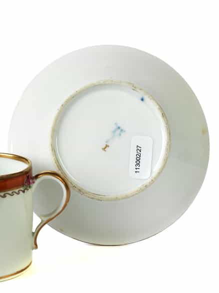 Detailabbildung: Meissen-Tasse mit Untertasse mit Grisaille-Dekor