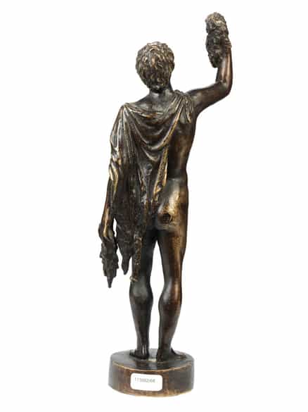 Detailabbildung: Bronzestatuette Jüngling mit Trauben 