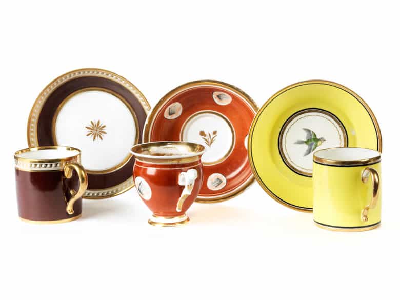 Detailabbildung: Drei Empire-Tassen mit Untertassen