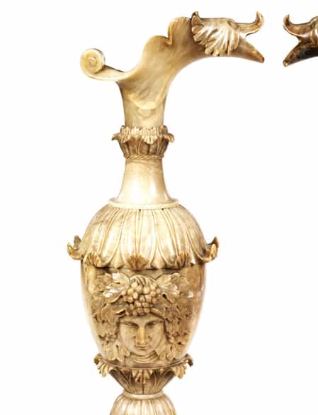 Detailabbildung: Paar Alabasterkannen