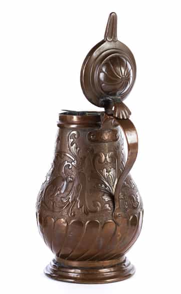 Detailabbildung: Große birnenförmige Kupferkanne