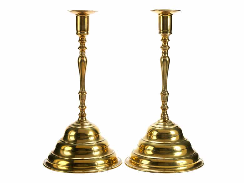 Detailabbildung: Paar hohe Messingkerzenleuchter