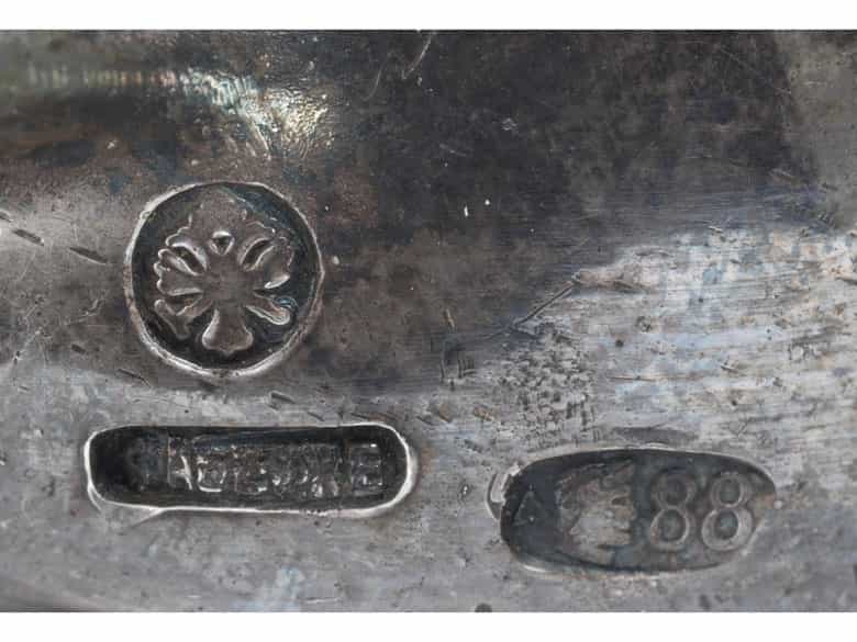 Detailabbildung: Silberfigur einer Bulldogge