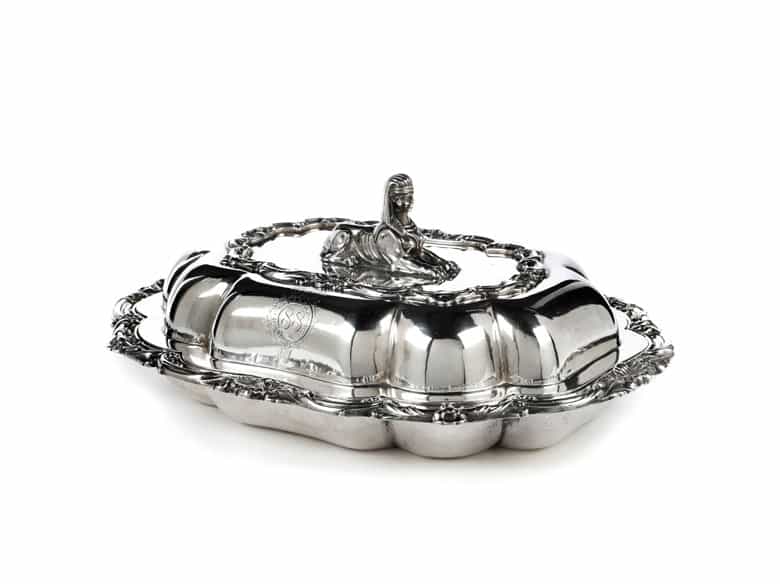 Detailabbildung: Paar Londoner Silber-Légumières des 88. Regiments of Foot (Connaught Rangers)