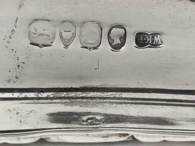Detailabbildung: Paar Londoner Silber-Légumières des 88. Regiments of Foot (Connaught Rangers)