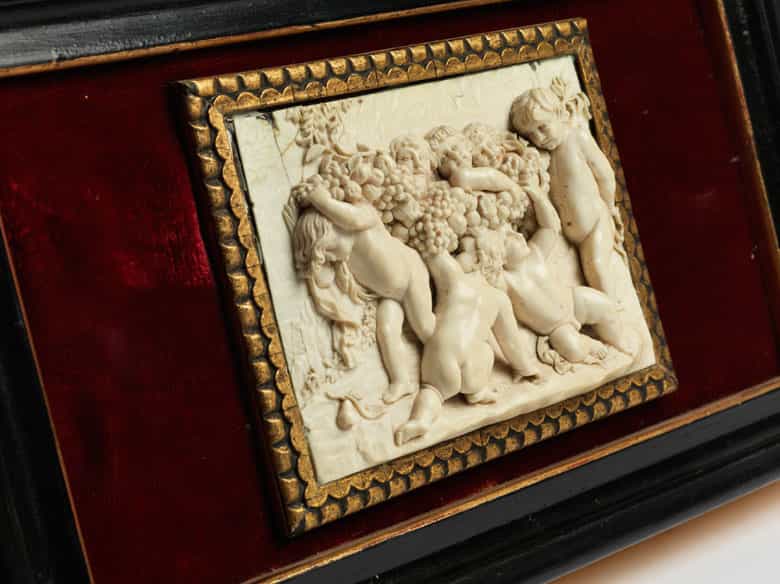 Detailabbildung: Elfenbeinrelief