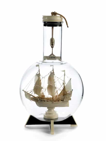 Detailabbildung: Flaschenschiff aus Elfenbein