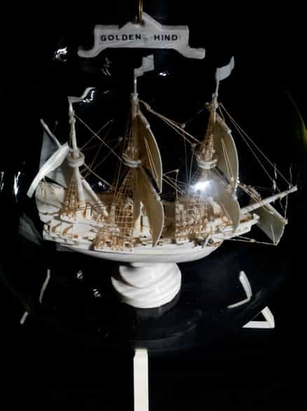 Detailabbildung: Flaschenschiff aus Elfenbein