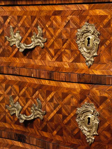 Detailabbildung: Kommode mit Marqueterie