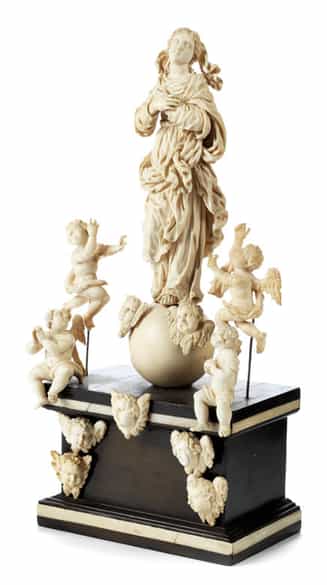 Detailabbildung: Elfenbein-Figurengruppe Maria Immaculata 