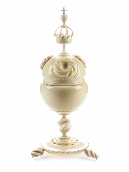 Detailabbildung: Kleiner Elfenbein-Pokal