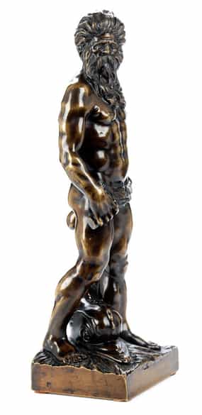 Detailabbildung: Bronzefigur des Meeresgottes Neptun mit Delfin