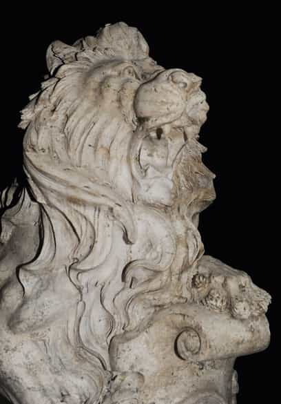 Detailabbildung: Ein Paar sehr große Travertinlöwen