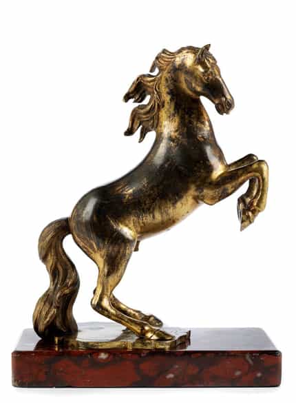 Detailabbildung: Springendes Bronzepferd