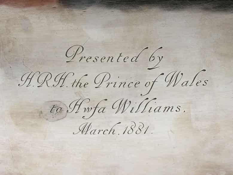 Detailabbildung: Silberschale, als Geschenk für seine Majestät den Prinzen von Wales im März 1881