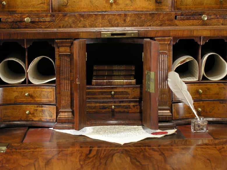 Detailabbildung: Dresdener Aufsatzvitrine