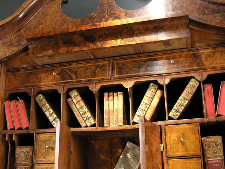 Detailabbildung: Dresdener Aufsatzvitrine