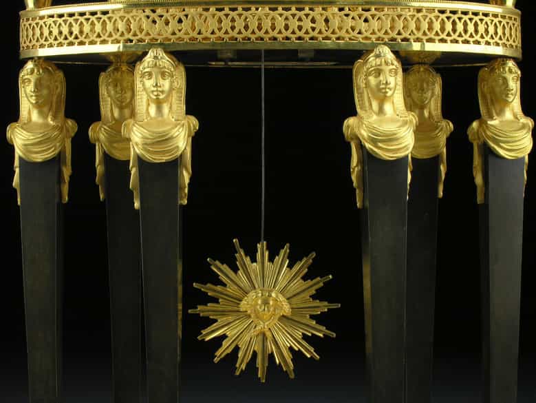 Detailabbildung: Portaluhr