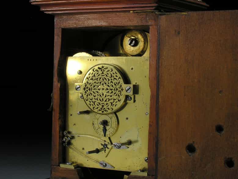 Detailabbildung: Reiseuhr als Miniatur-Stutzuhr 