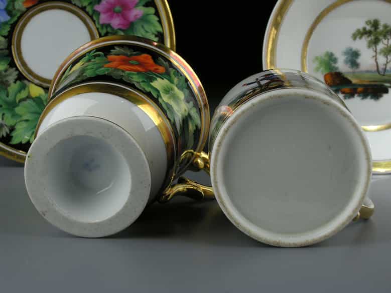 Detailabbildung: Zwei Tassen und Untertassen