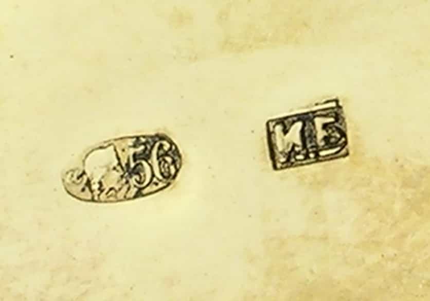 Detailabbildung: Prunkvoll gestalteter Weinkelch in Gold, mit Brillanten, Rubinen, Saphiren und Zuchtperlen besetzt.