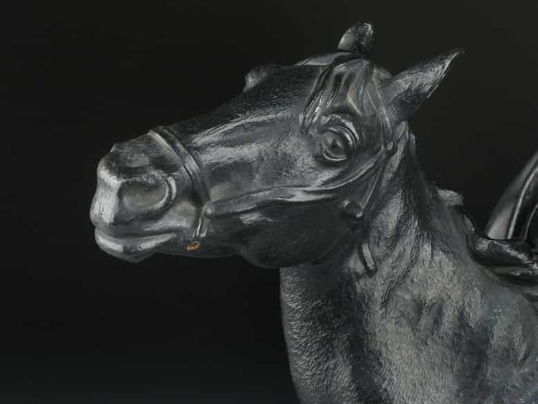 Detailabbildung: Reiterfigurengruppe in Eisenguss