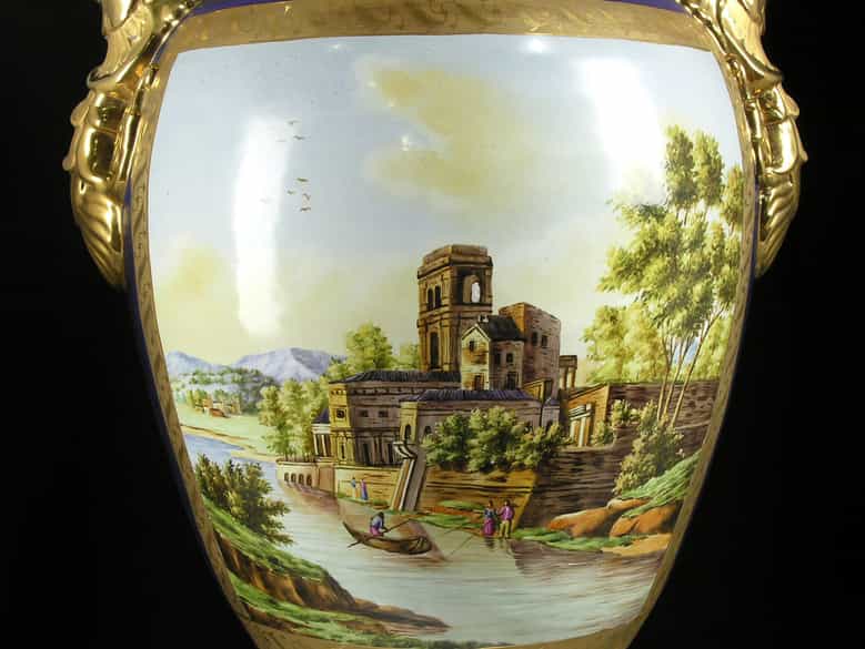Detailabbildung: Paar bedeutende Pariser Porzellanvasen mit vier Ansichten des früheren Monaco, um 1825-1830.