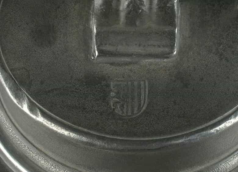Detailabbildung: Seltene Dresdener Zinnkanne mit Schraubdeckel